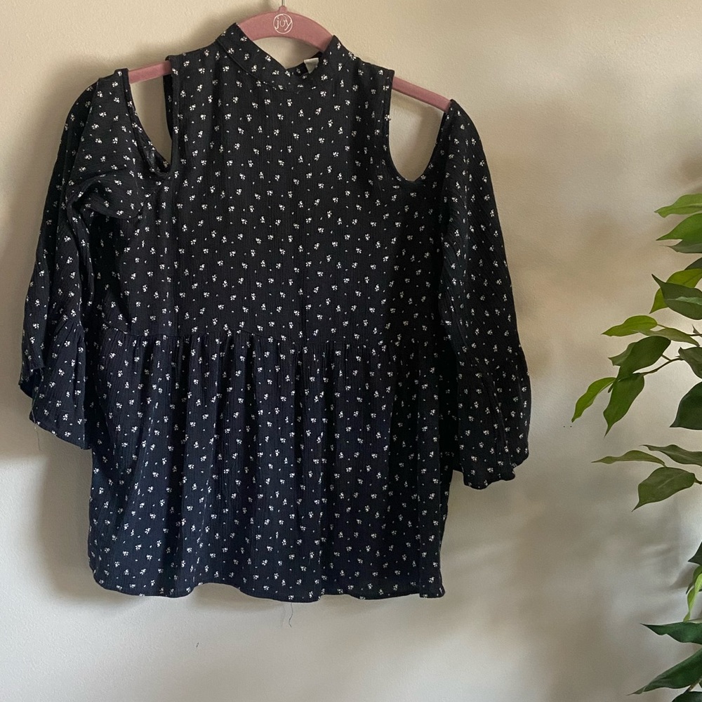 American Eagle cold shoulder top